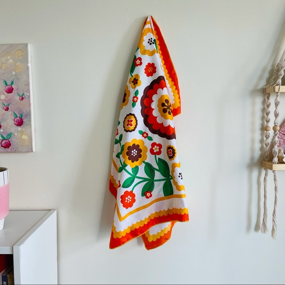 Retro LUSH knot wrap / scarf - Picture 2 of 3